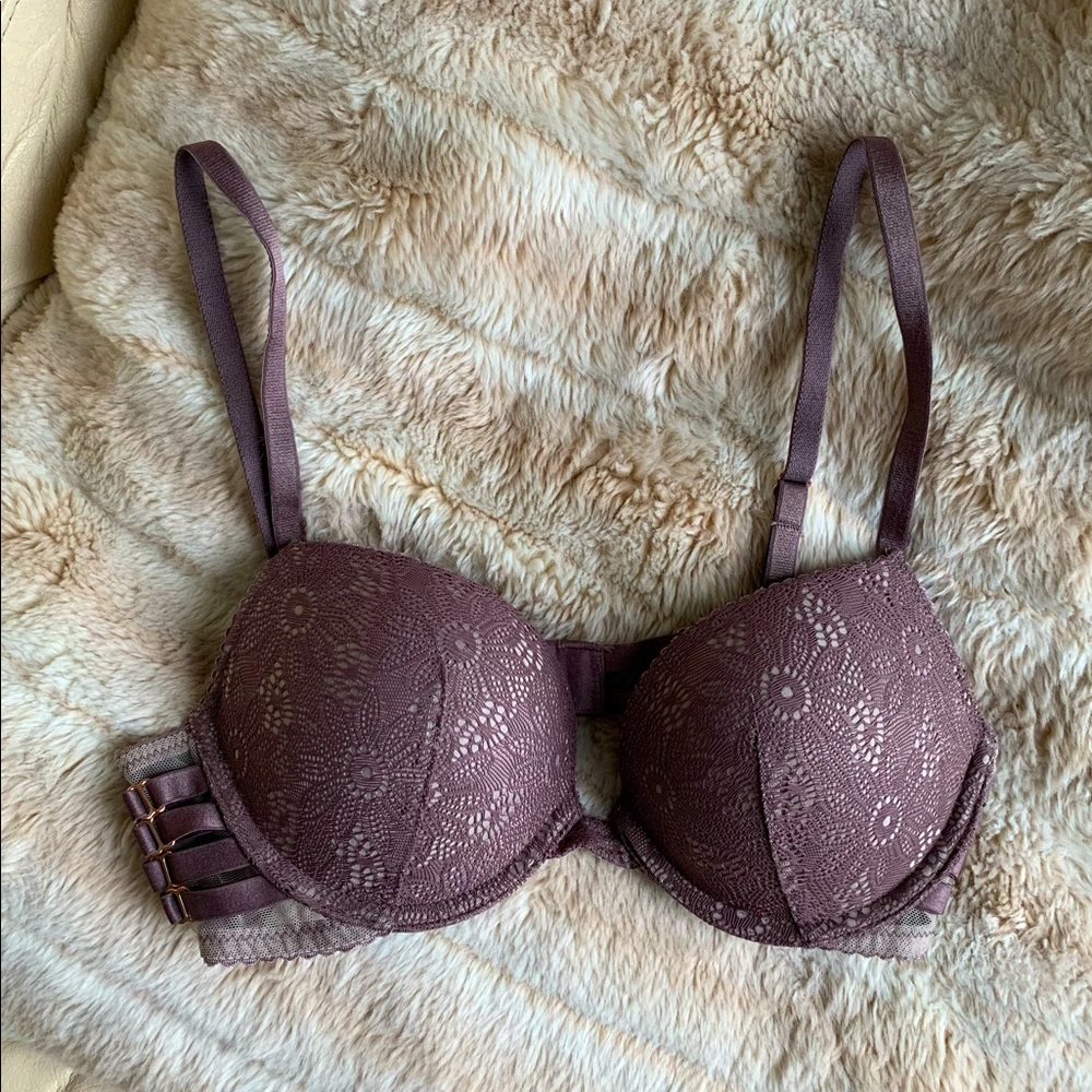 SOLD ◻️ 2/$20 NWOT Victoria’s Secret Very Sexy push-up bra 32B